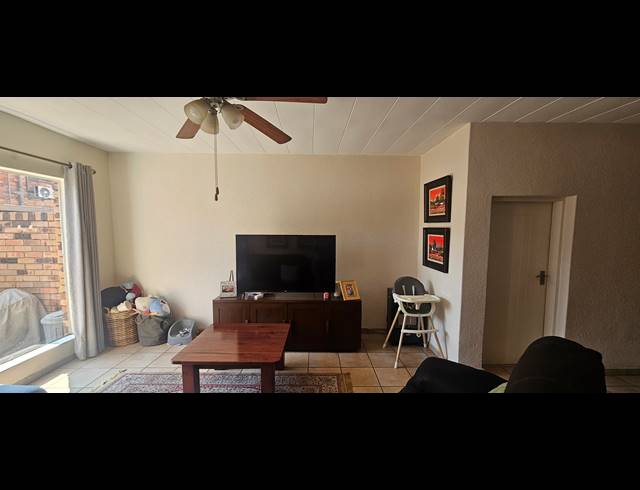 3 BEDROOM TOWNHOUSE FOR SALE IN NEW REDRUTH